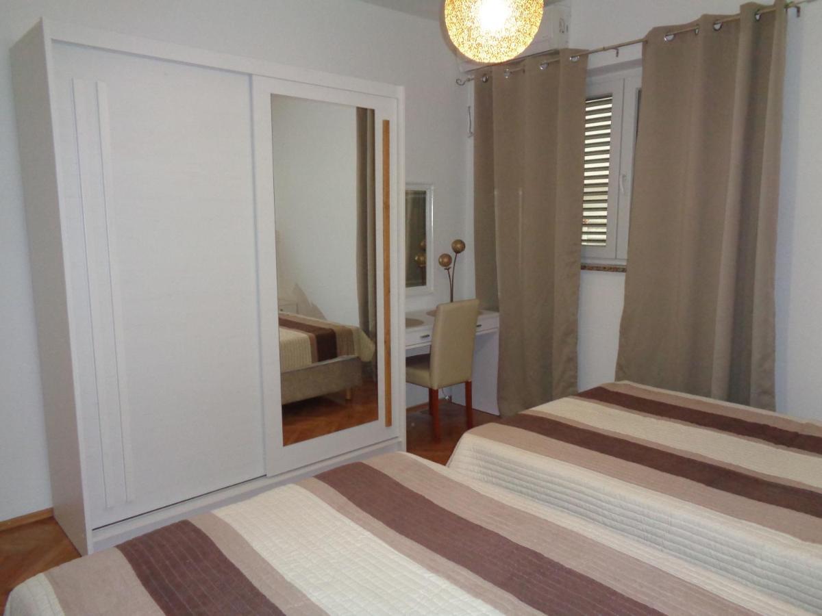 Apartments Miki 2 โนวาลยา ภายนอก รูปภาพ