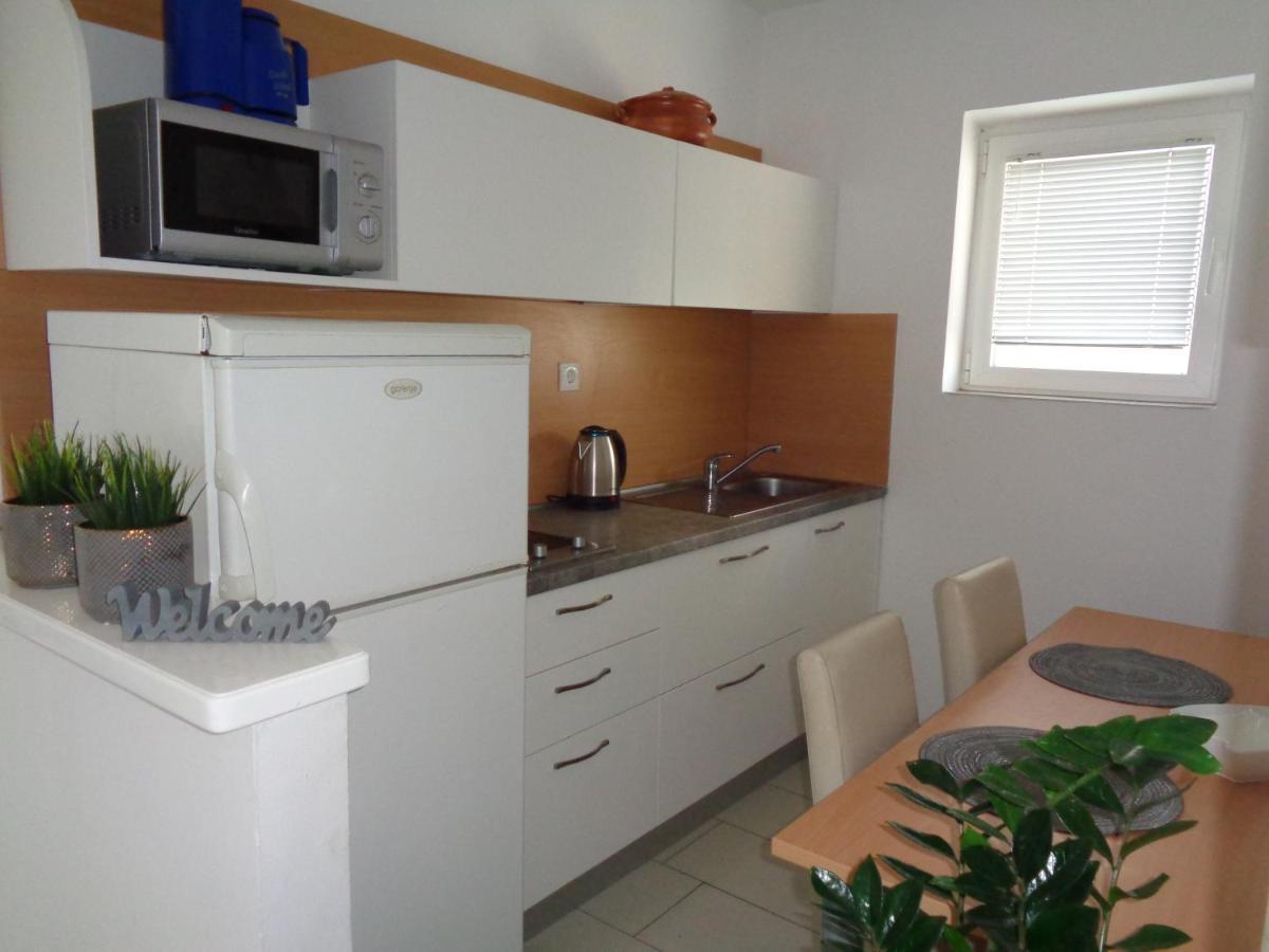 Apartments Miki 2 โนวาลยา ภายนอก รูปภาพ