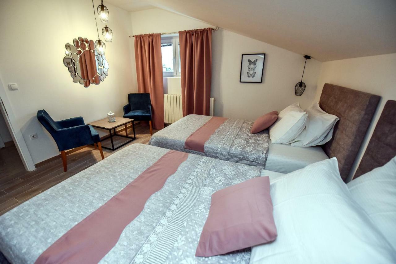 Apartments Miki 2 โนวาลยา ภายนอก รูปภาพ