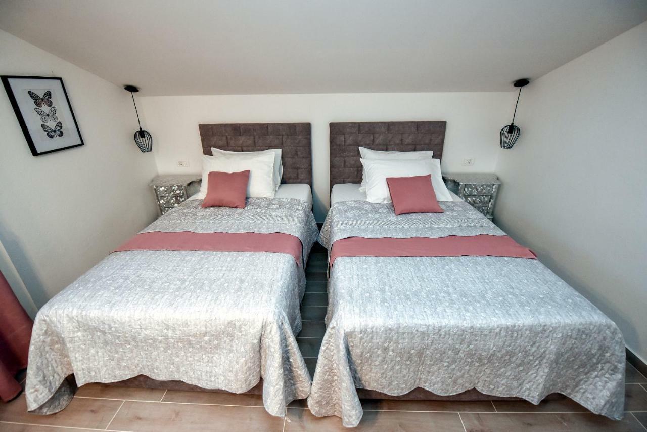 Apartments Miki 2 โนวาลยา ภายนอก รูปภาพ