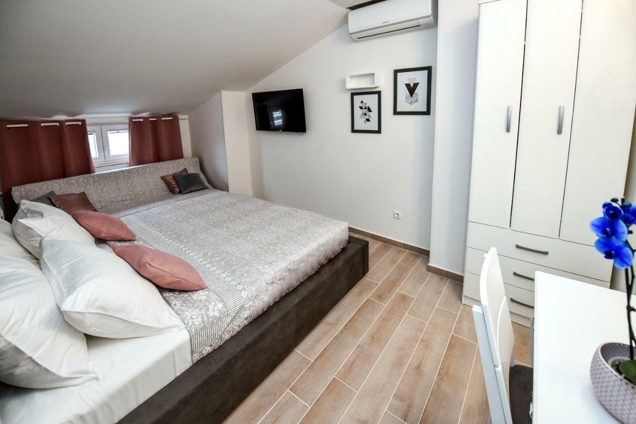 Apartments Miki 2 โนวาลยา ภายนอก รูปภาพ